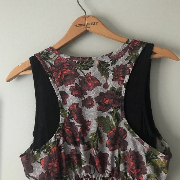 Sleeveless Floral Dress - Picture 4 of 5